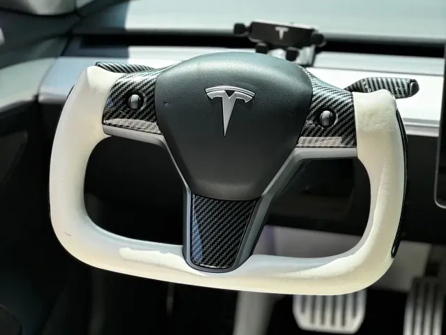 Tesla Model 3 — Фото автомобиля 6