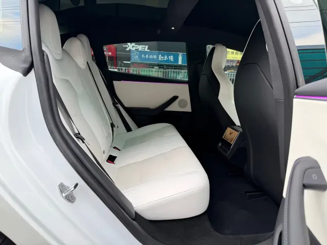 Tesla Model 3 — Фото автомобиля 17
