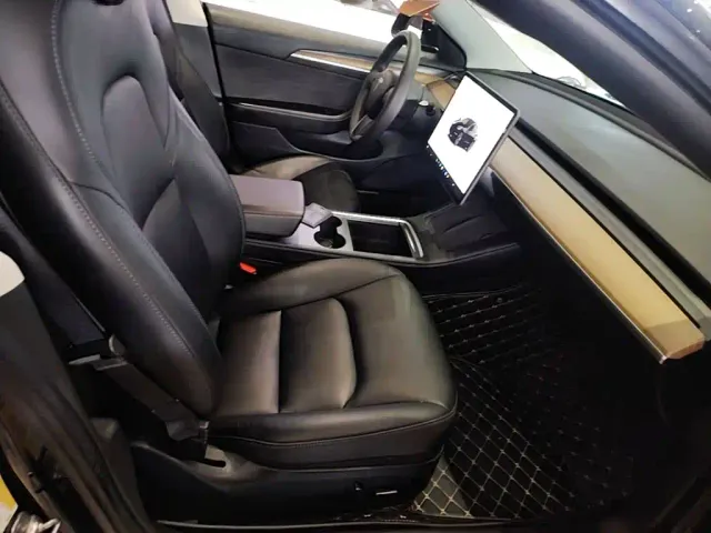 Tesla Model 3 — Фото автомобиля 24