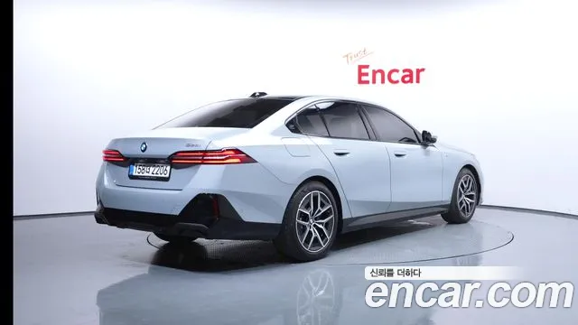 BMW 5-Series — Фото автомобиля 2