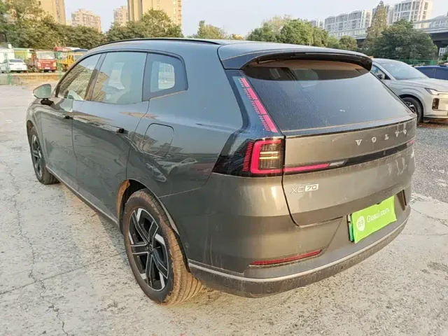 Volvo XC70 Plug-in Hybrid — Фото автомобиля 4