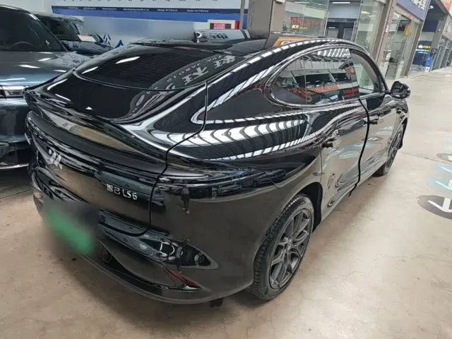 IM Motors LS6 — Фото автомобиля 6