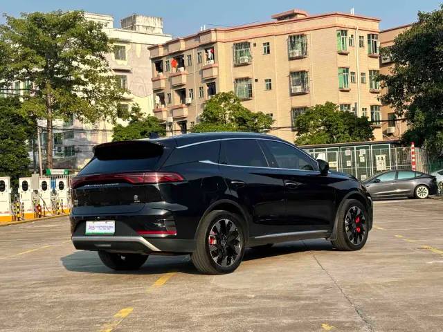 BYD Tang — Фото автомобиля 8