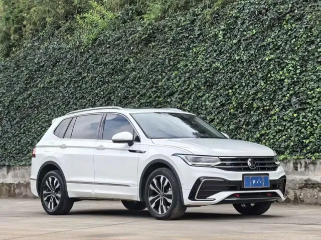Volkswagen Tiguan L — Фото автомобиля 3