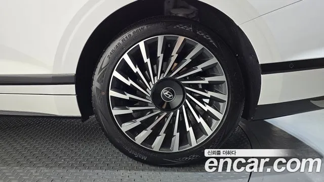 Hyundai Grandeur GN7 — Фото автомобиля 6