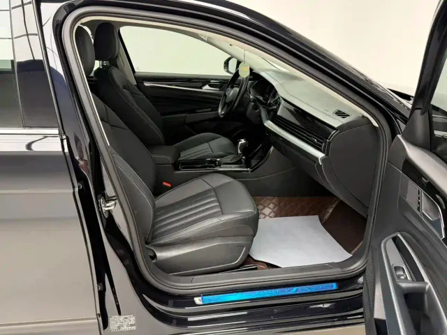 Volkswagen Passat — Фото автомобиля 10