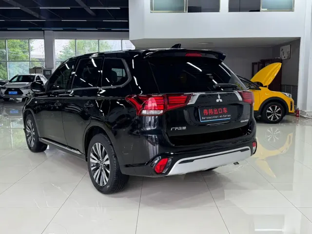 Mitsubishi Outlander — Фото автомобиля 4