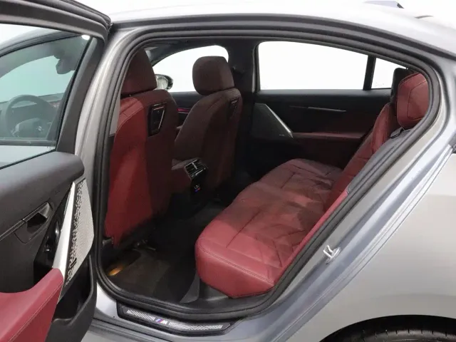 BMW 5 Series — Фото автомобиля 12