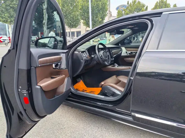 Volvo S90 — Фото автомобиля 4