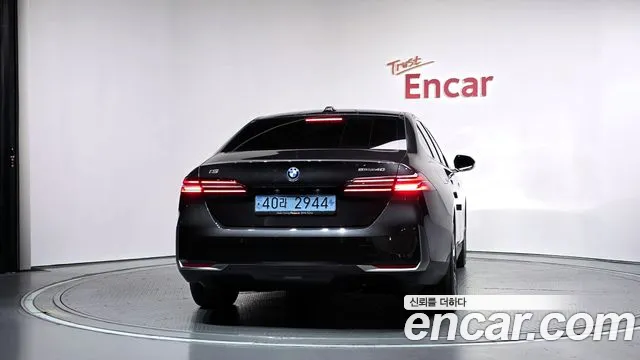BMW i5 G60 — Фото автомобиля 4