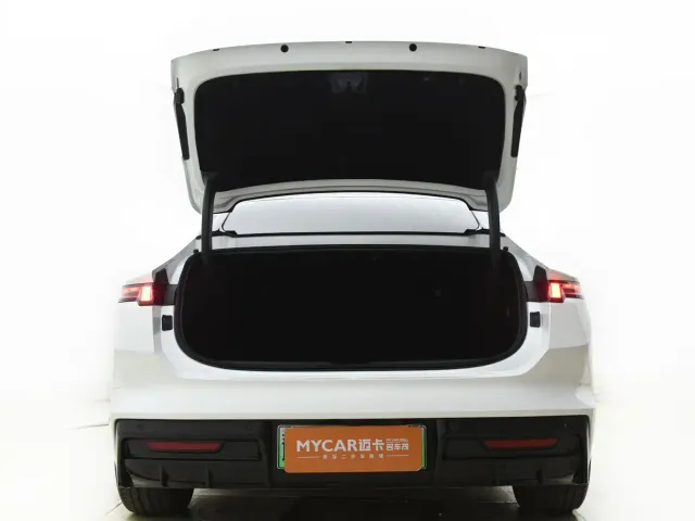 Lynk & Co Lynk & Co 10 EM-P 2025 240km Base — Фото автомобиля 19
