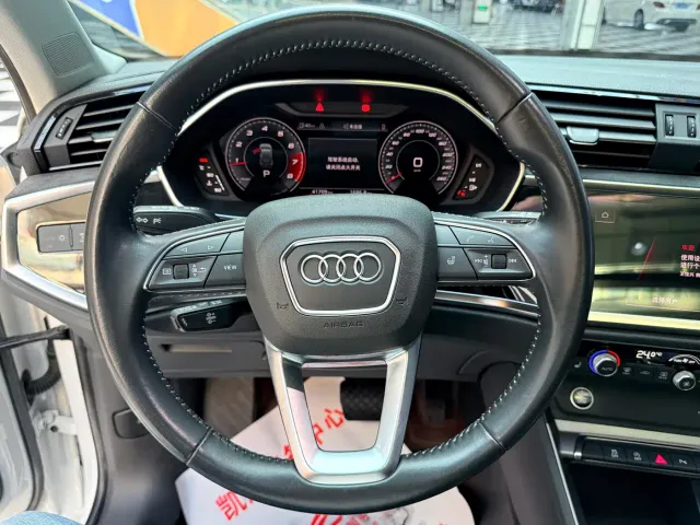 Audi Q3 — Фото автомобиля 11