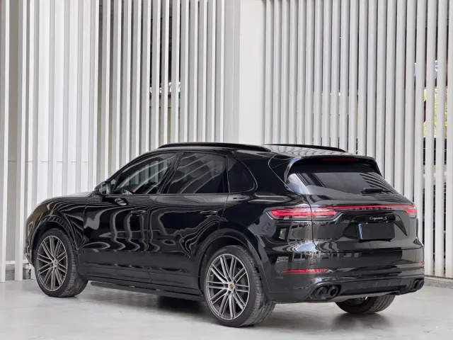 Porsche Cayenne — Фото автомобиля 6