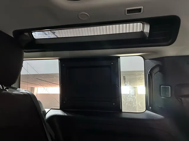 Land Rover Defender — Фото автомобиля 14