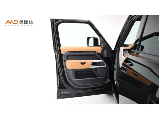 Land Rover Defender — Фото автомобиля 10