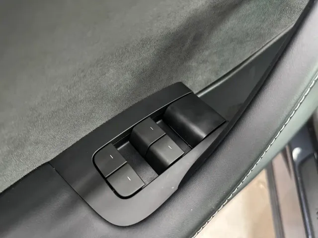 Tesla Model Y — Фото автомобиля 6