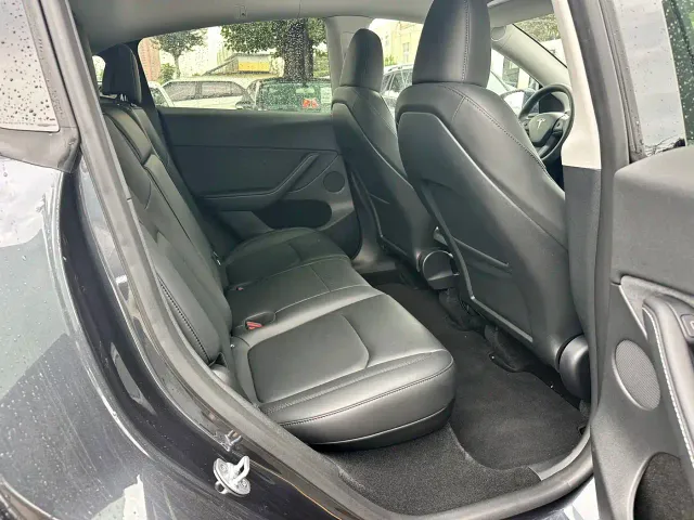 Tesla Model Y — Фото автомобиля 8