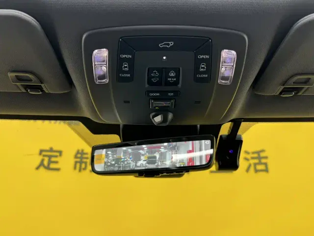 Toyota Sienna — Фото автомобиля 12
