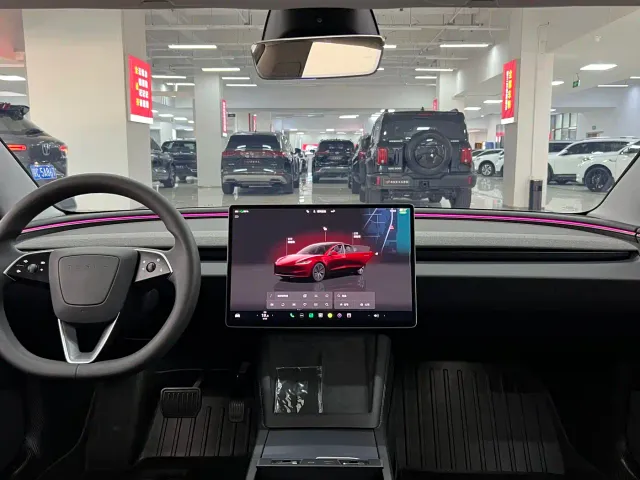 Tesla Model 3 — Фото автомобиля 11