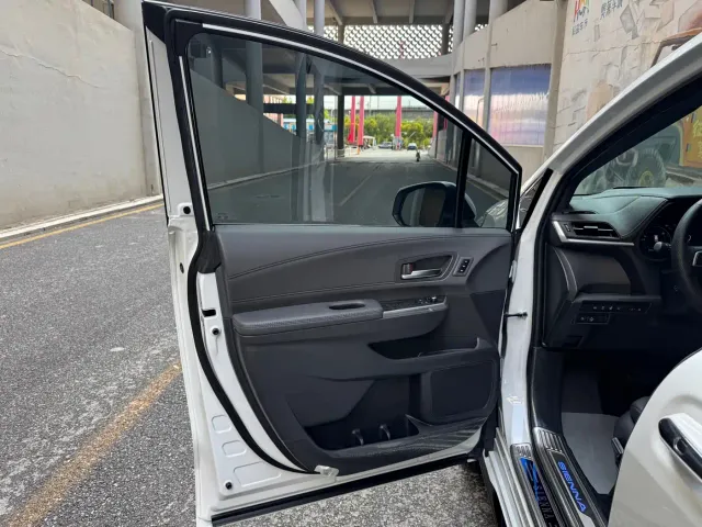 Toyota Sienna — Фото автомобиля 11