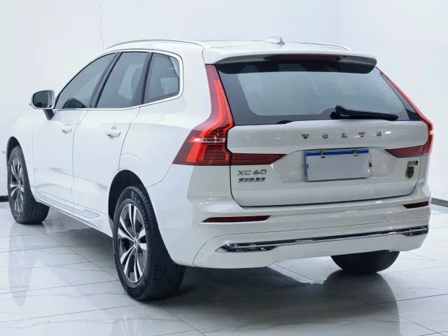 Volvo XC60 — Фото автомобиля 9