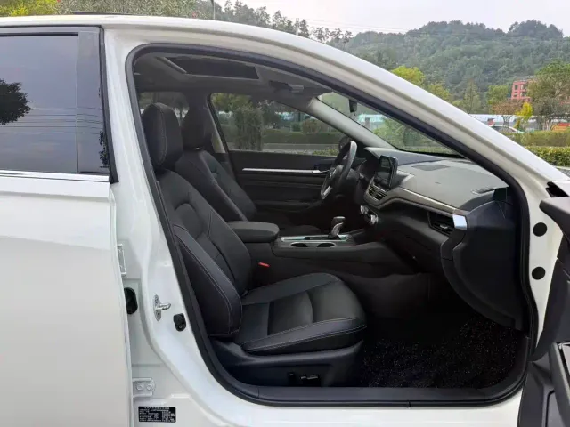 Nissan Teana — Фото автомобиля 6