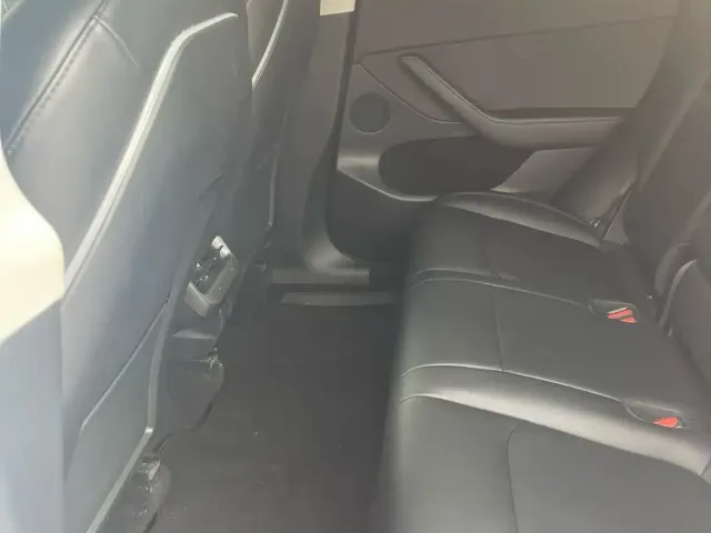 Tesla Model Y — Фото автомобиля 6