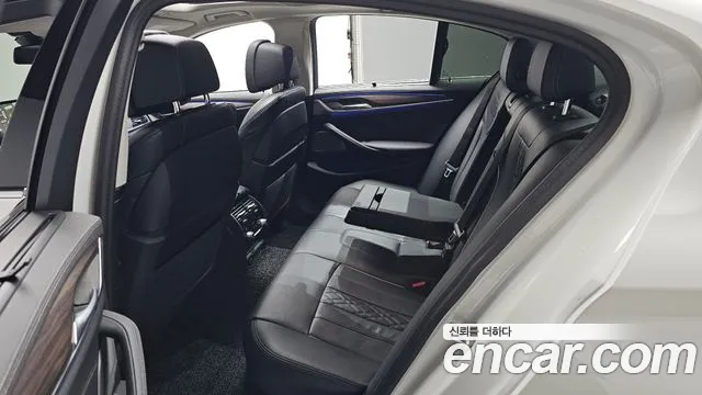 BMW 5 Series G30 — Фото автомобиля 16