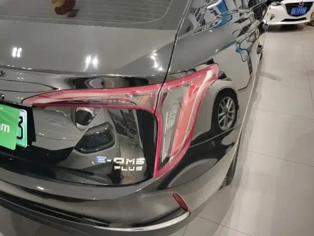 Hongqi E-QM5 — Фото автомобиля 7