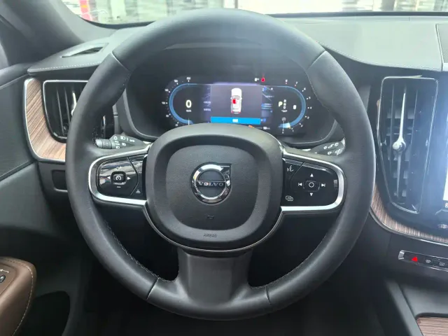 Volvo XC60 — Фото автомобиля 12