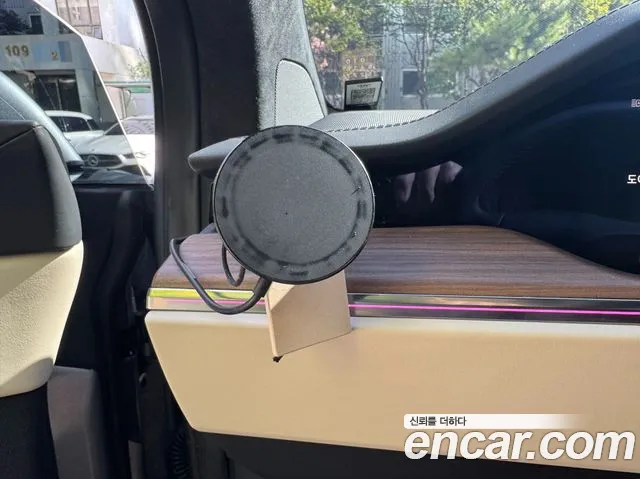 Tesla Model X — Фото автомобиля 10