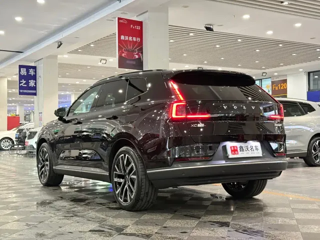 Volvo XC70 Plug-in Hybrid — Фото автомобиля 4