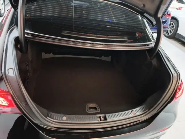 Mercedes-Benz E-Class — Фото автомобиля 18