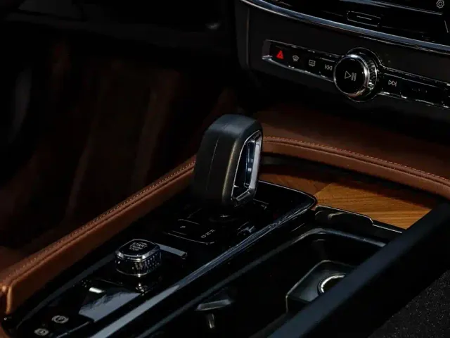 Volvo S90 — Фото автомобиля 14