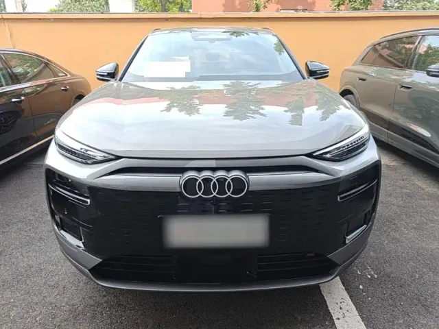 Audi Q6L e-tron — Фото автомобиля 2