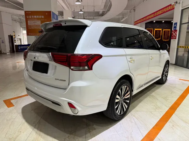 Mitsubishi Outlander — Фото автомобиля 4
