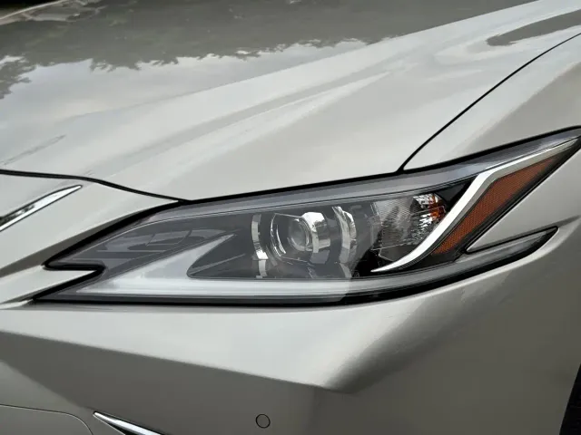 Lexus ES — Фото автомобиля 23