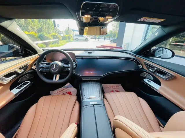 Mercedes-Benz E-Class — Фото автомобиля 8