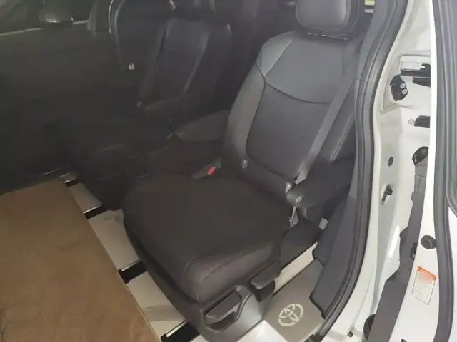 Toyota Granvia — Фото автомобиля 16