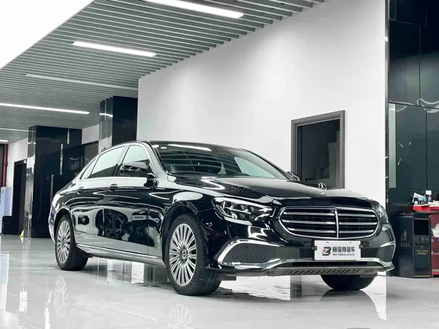 Mercedes-Benz E-Class — Фото автомобиля 3