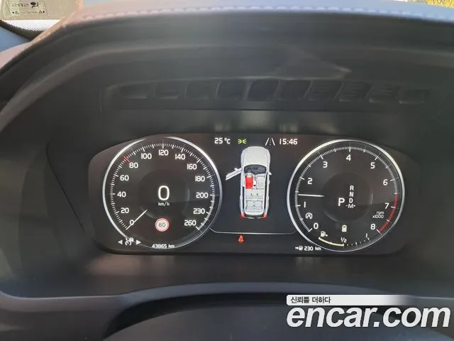 Volvo XC90 — Фото автомобиля 8