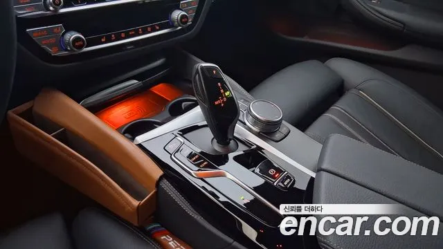 BMW 5 Series G30 — Фото автомобиля 9