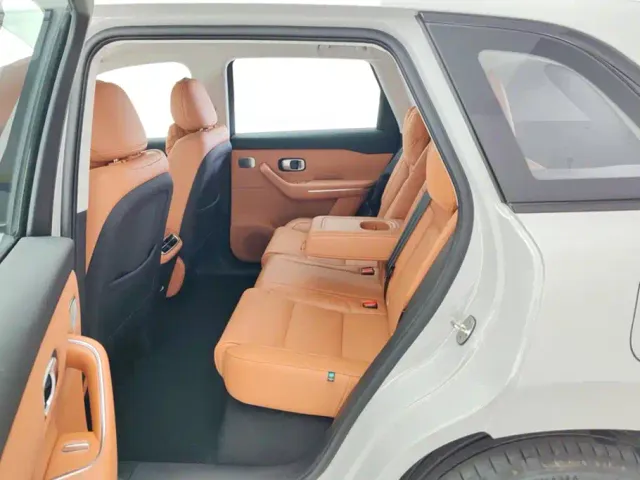 Leapmotor C10 — Фото автомобиля 11