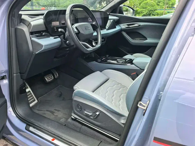 Audi Q6L e-tron — Фото автомобиля 6
