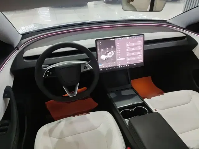Tesla Model 3 — Фото автомобиля 9