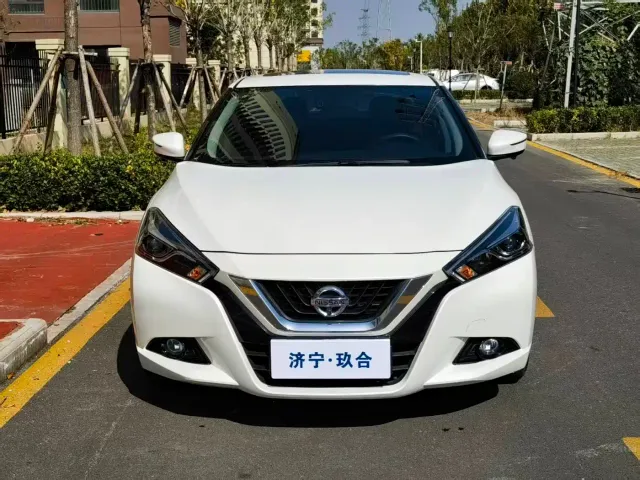 Nissan Bluebird — Фото автомобиля 2
