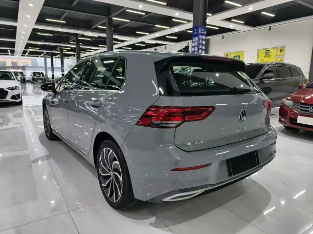Volkswagen Golf — Фото автомобиля 6