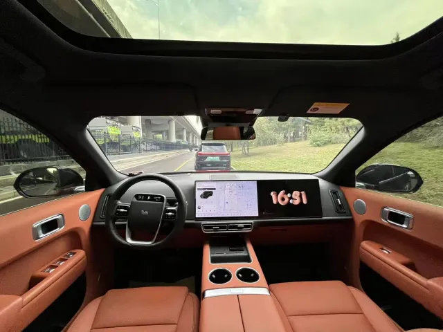 Li Auto L8 — Фото автомобиля 7