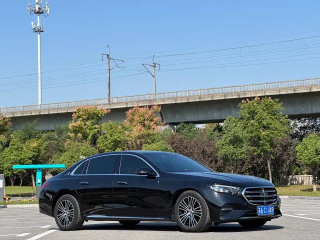 Mercedes-Benz E-Class — Фото автомобиля 3