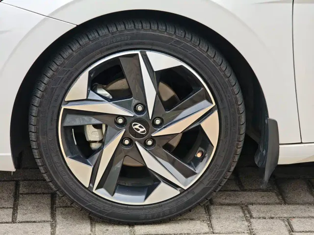 Hyundai Elantra — Фото автомобиля 16